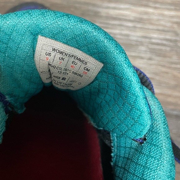 North Face Women’s Athletic Shoe | Size 9 - Picture 5 of 7